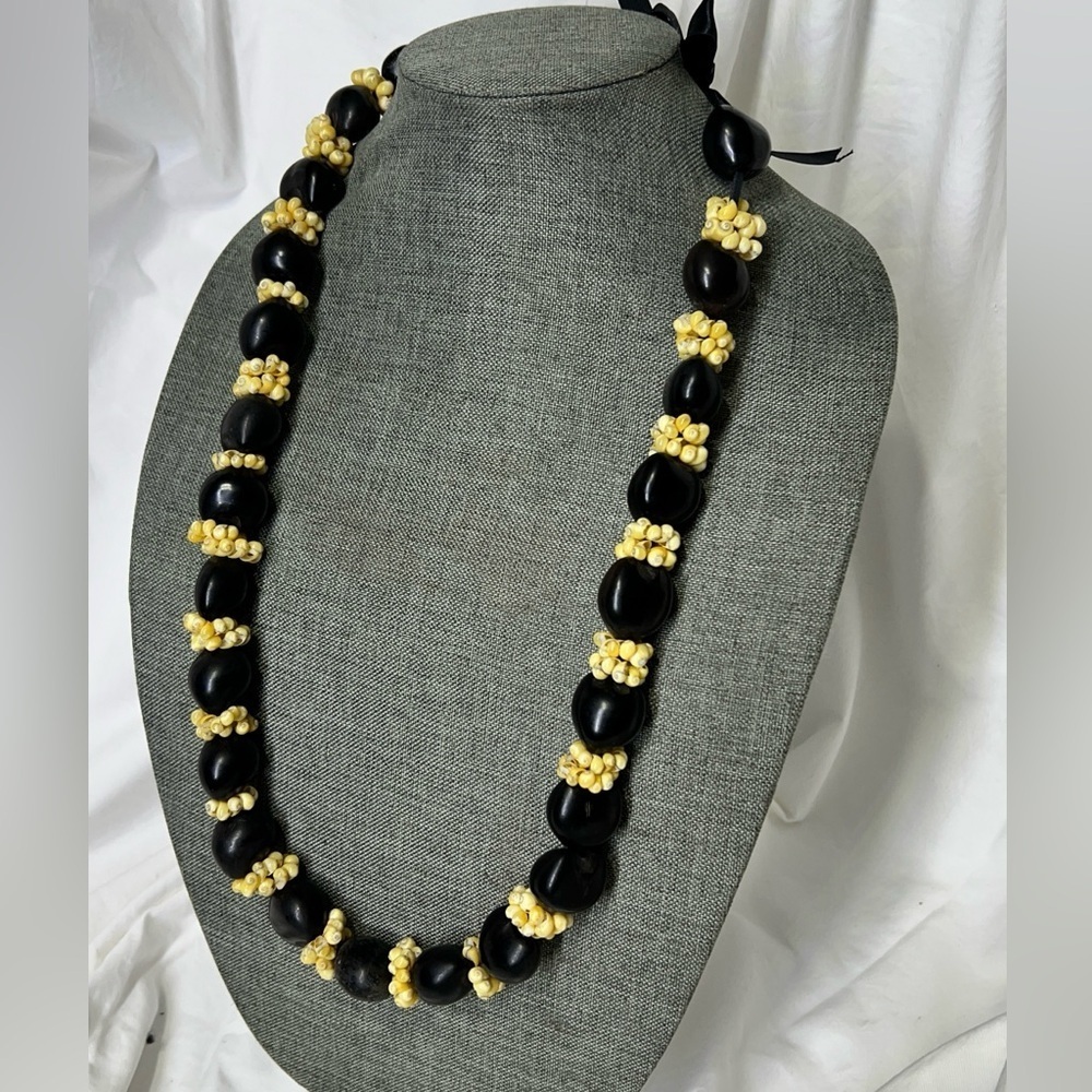 Black Hawaii necklace, genuine/kukui-nut-necklace-1 Measures 32 inches long☑️